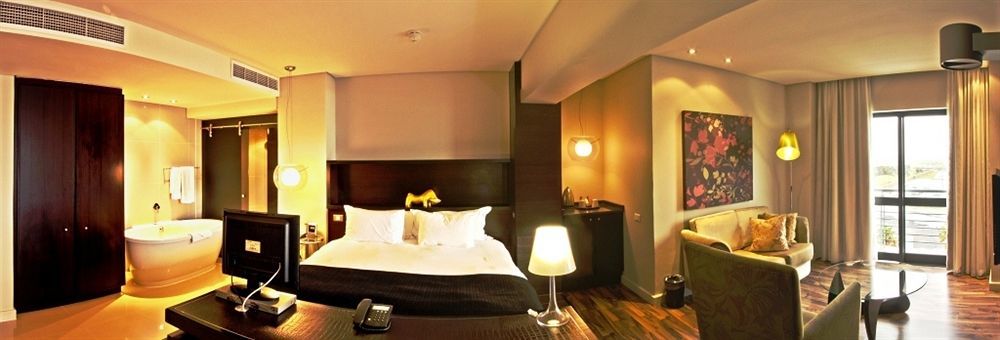 Colosseum Hotel Fokváros Kültér fotó