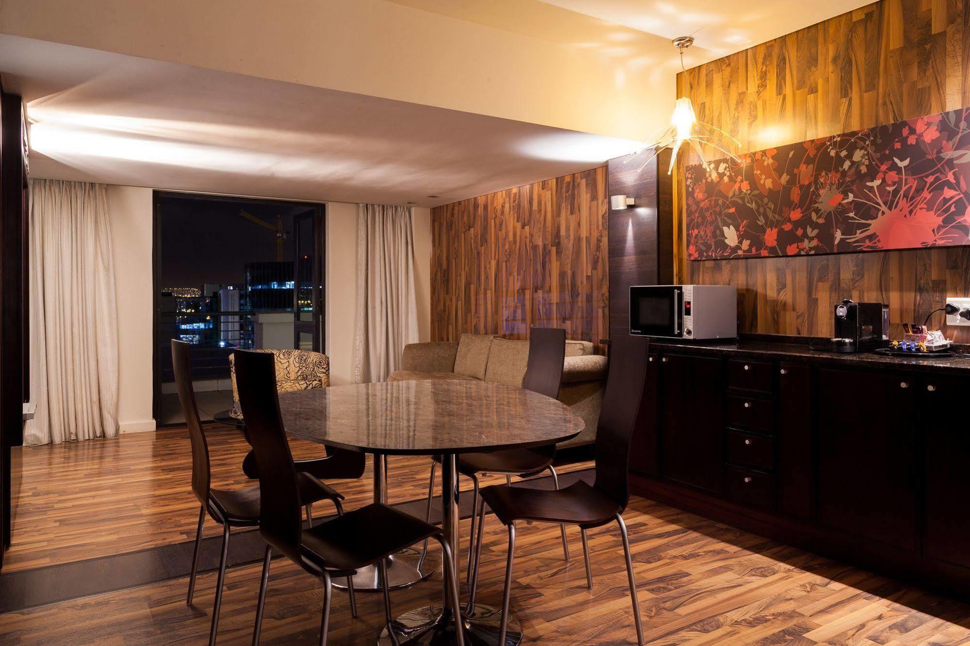Colosseum Hotel Fokváros Kültér fotó