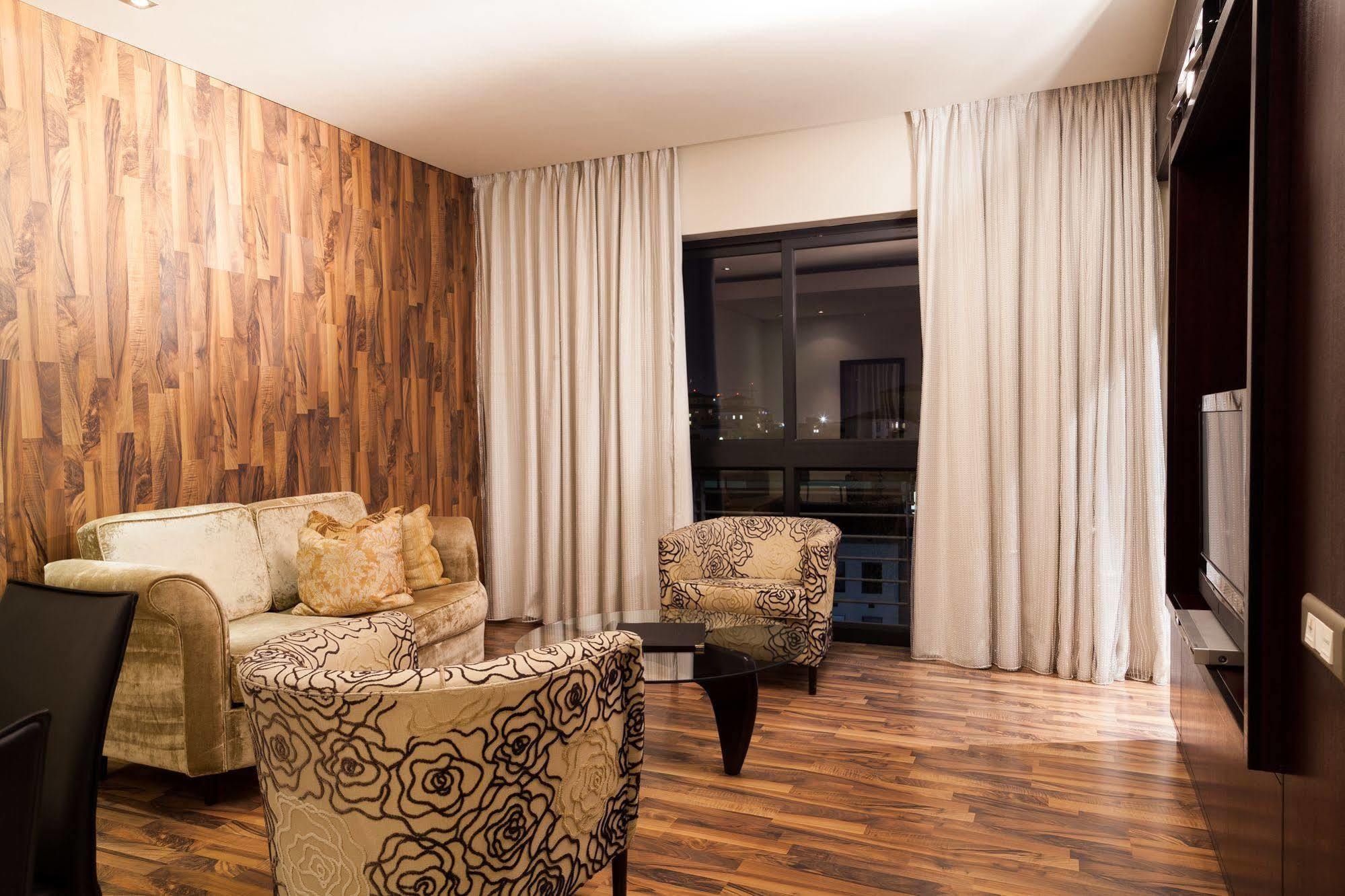 Colosseum Hotel Fokváros Kültér fotó