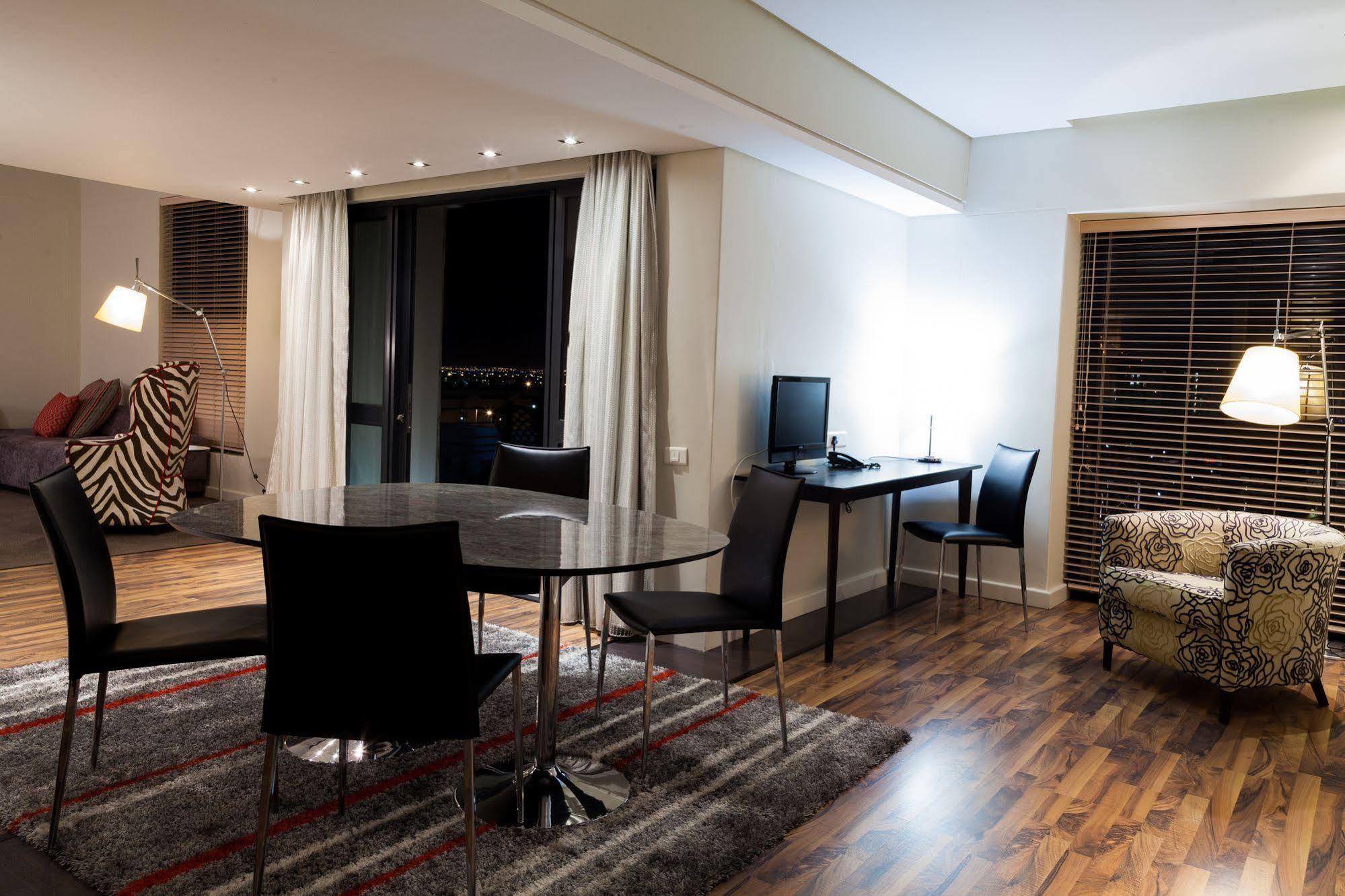 Colosseum Hotel Fokváros Kültér fotó