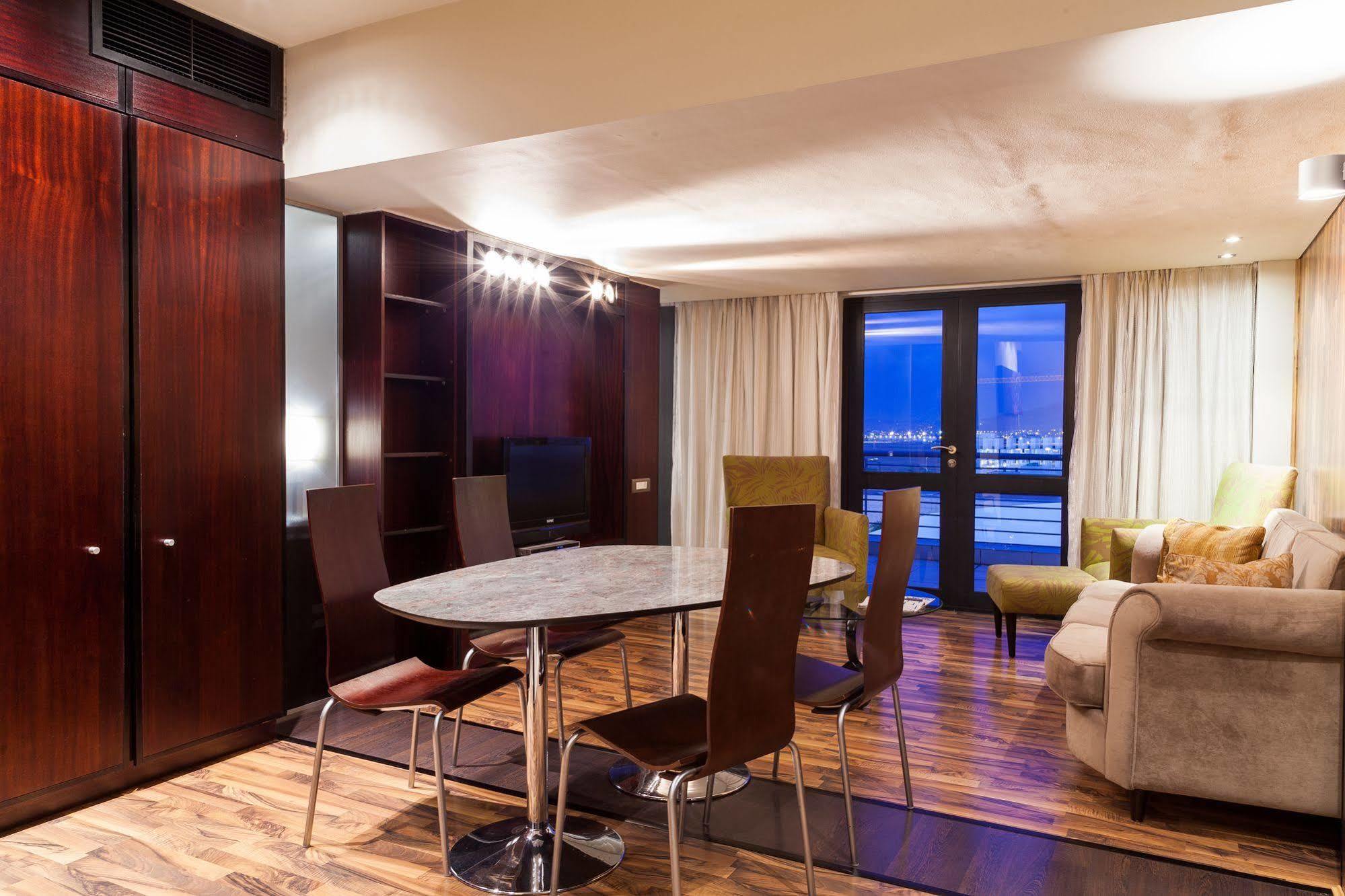 Colosseum Hotel Fokváros Kültér fotó