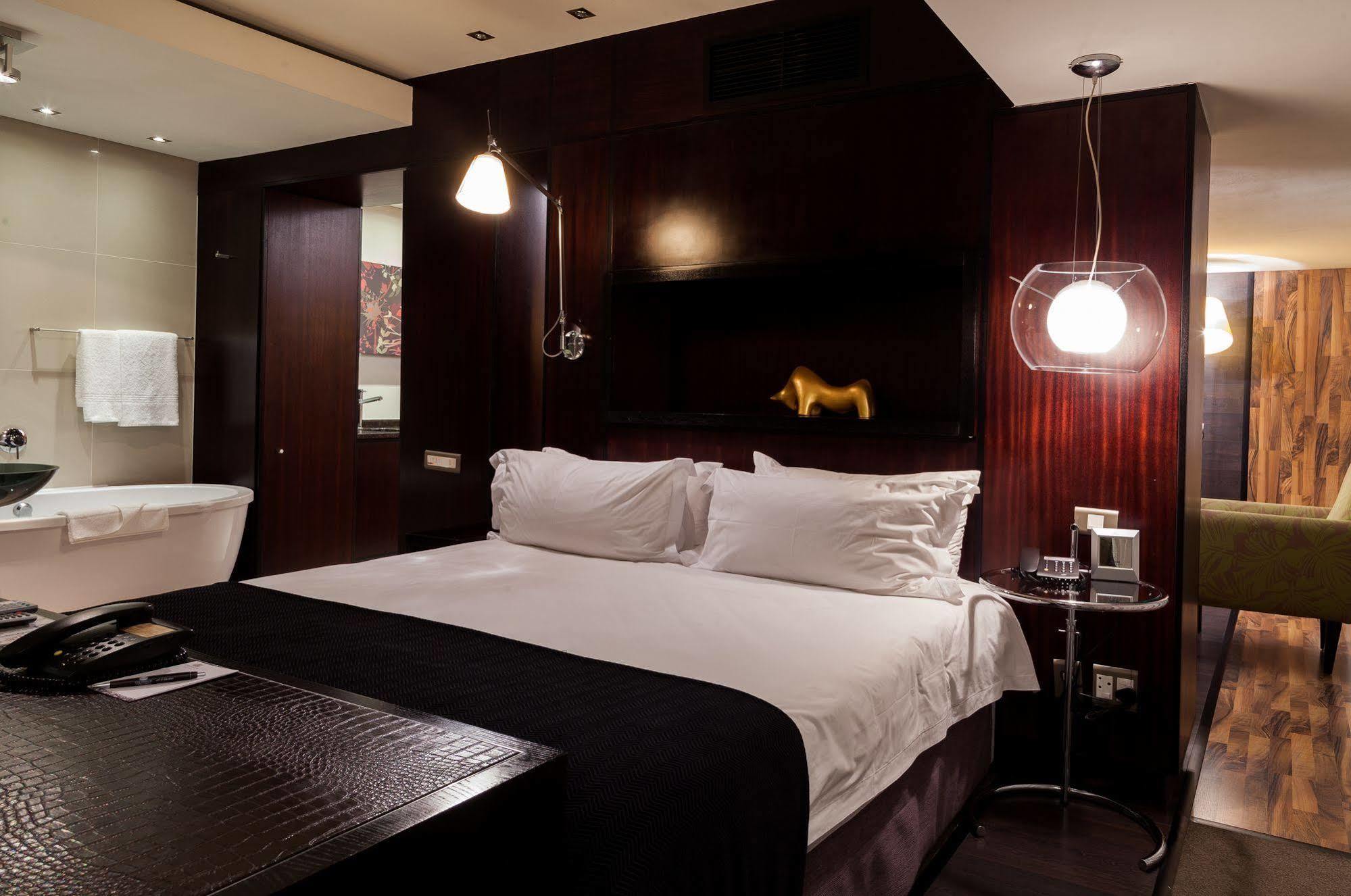 Colosseum Hotel Fokváros Kültér fotó