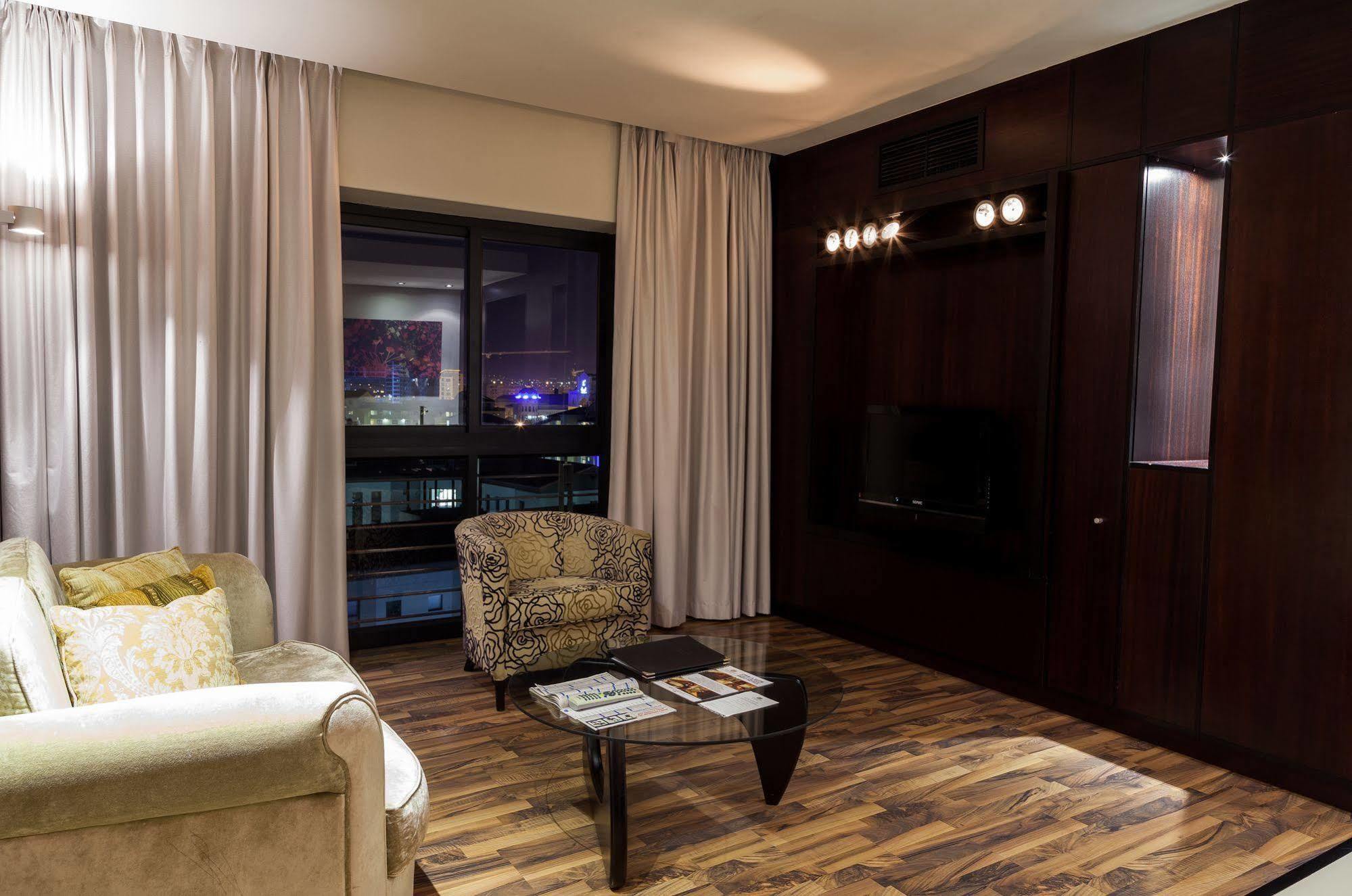 Colosseum Hotel Fokváros Kültér fotó
