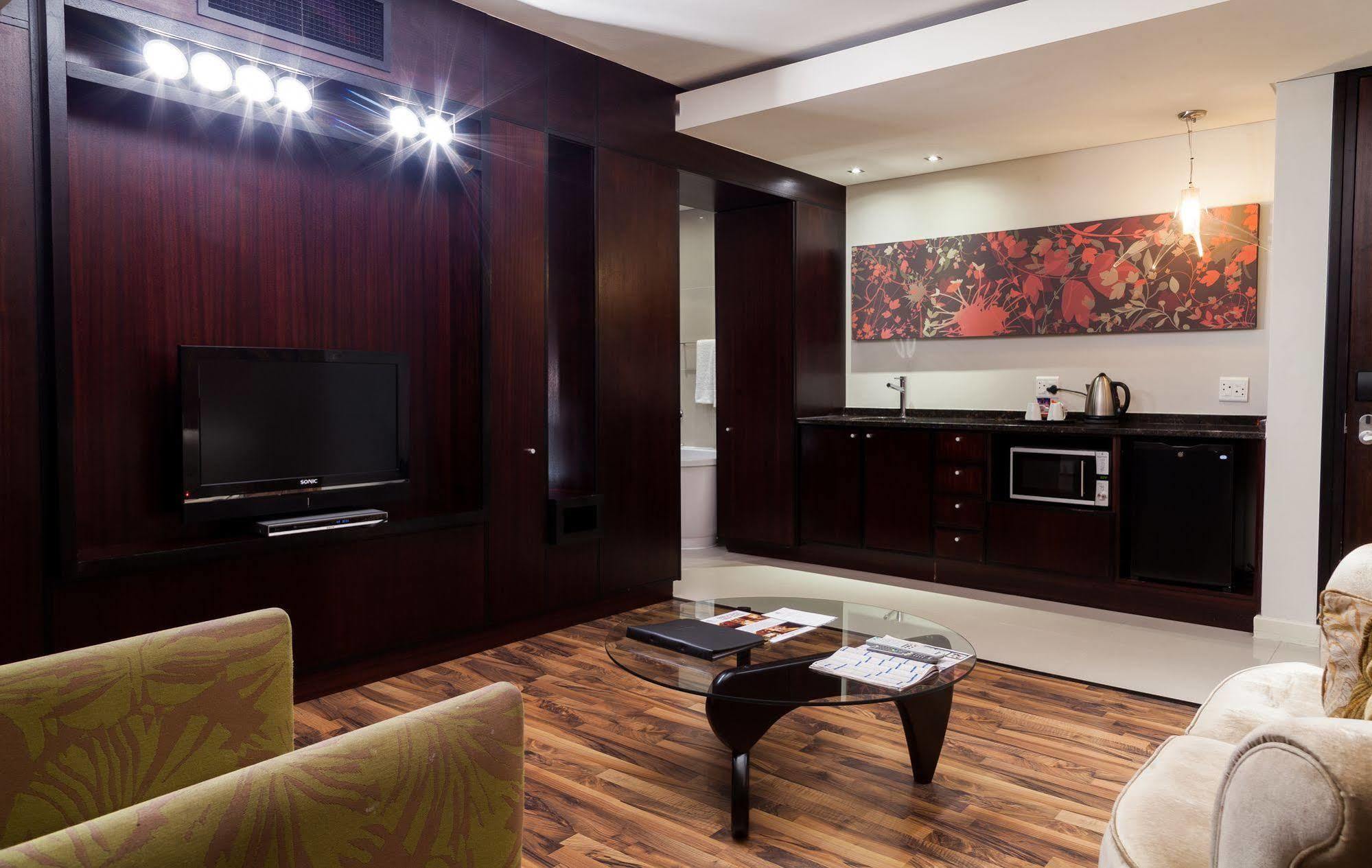 Colosseum Hotel Fokváros Kültér fotó